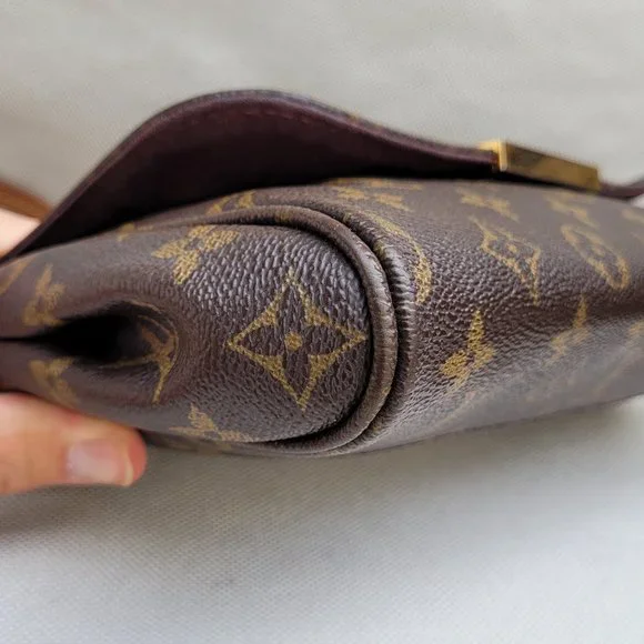 LOUIS VUITTON Favorite MM Monogram Bag - Picture 10 of 16